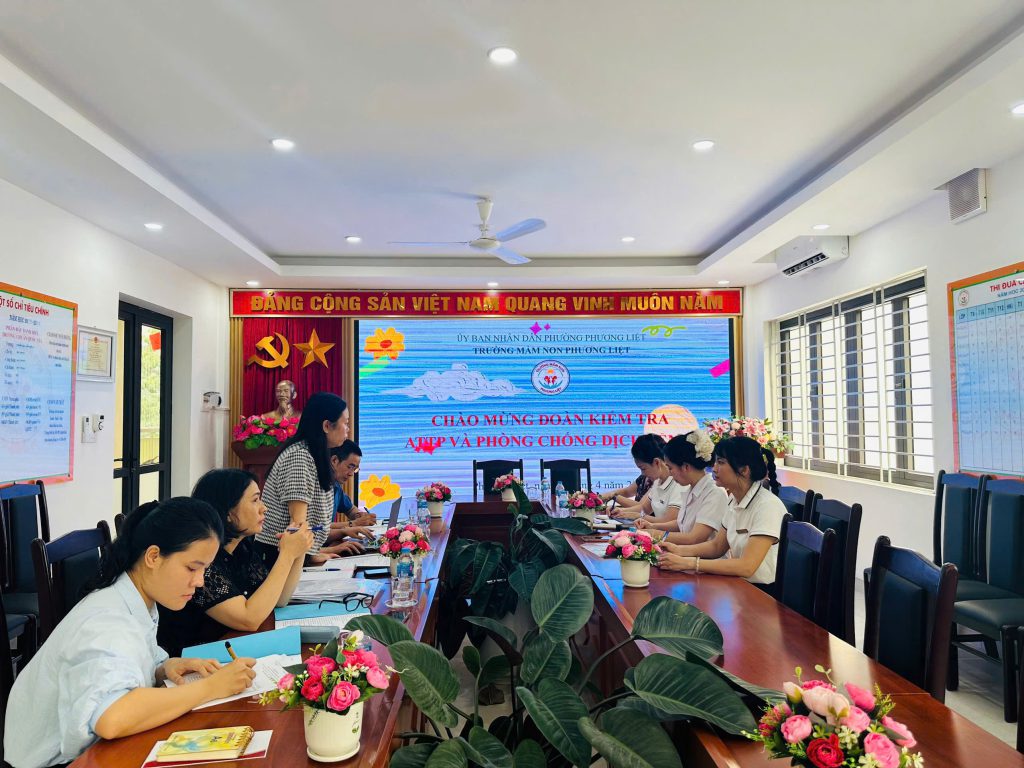 Tăng cường giám sát vệ sinh môi trường, chủ động phòng chống bệnh tay chân miệng tại Trường Mầm non Phương Liệt