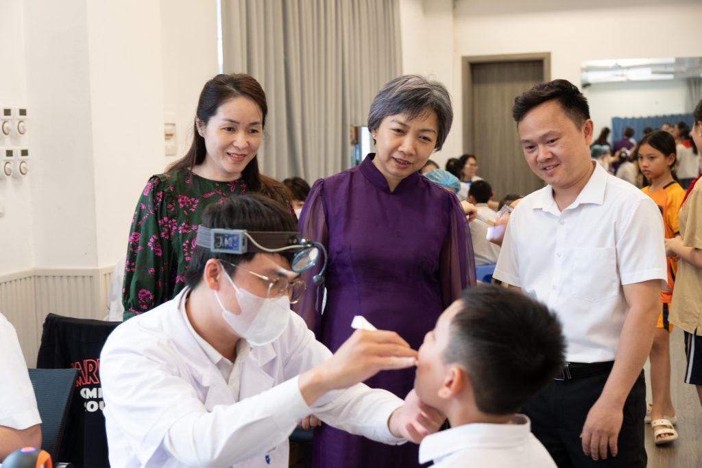 UBND PHƯỜNG PHƯƠNG LIỆT KIỂM TRA, GIÁM SÁT CÔNG TÁC KHÁM SỨC KHỎE HỌC SINH TẠI TRƯỜNG LIÊN CẤP MAY